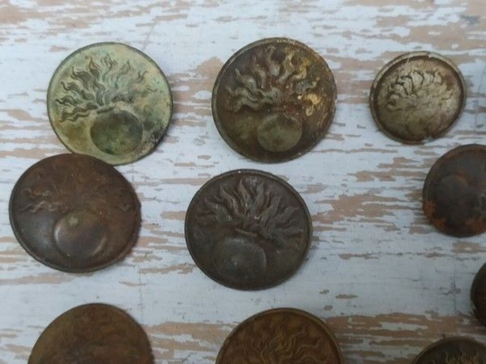 Lot Anciens Boutons d'Uniformes Militaires 