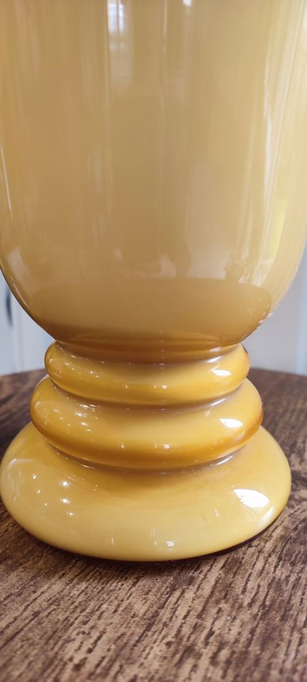Lampe &agrave; poser , opaline tulipe Art d&eacute;co 