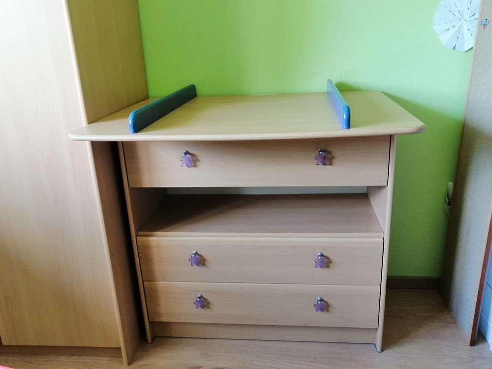 Chambre enfant : commode (avec plan &agrave; langer) et armoire Mobilier enfants