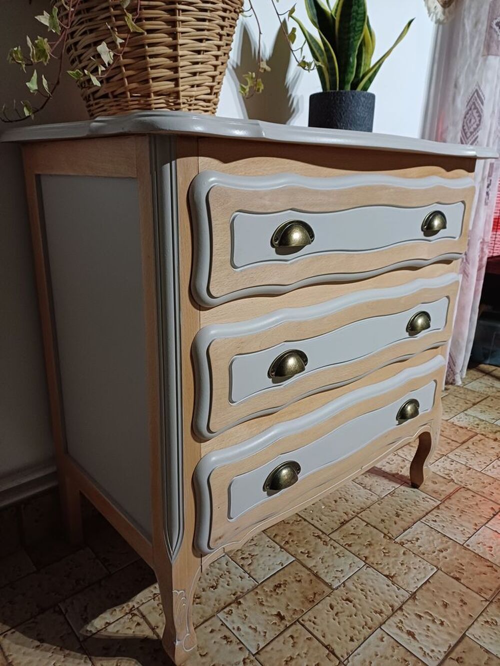 Commode relook&eacute;e bois et gris clair Meubles