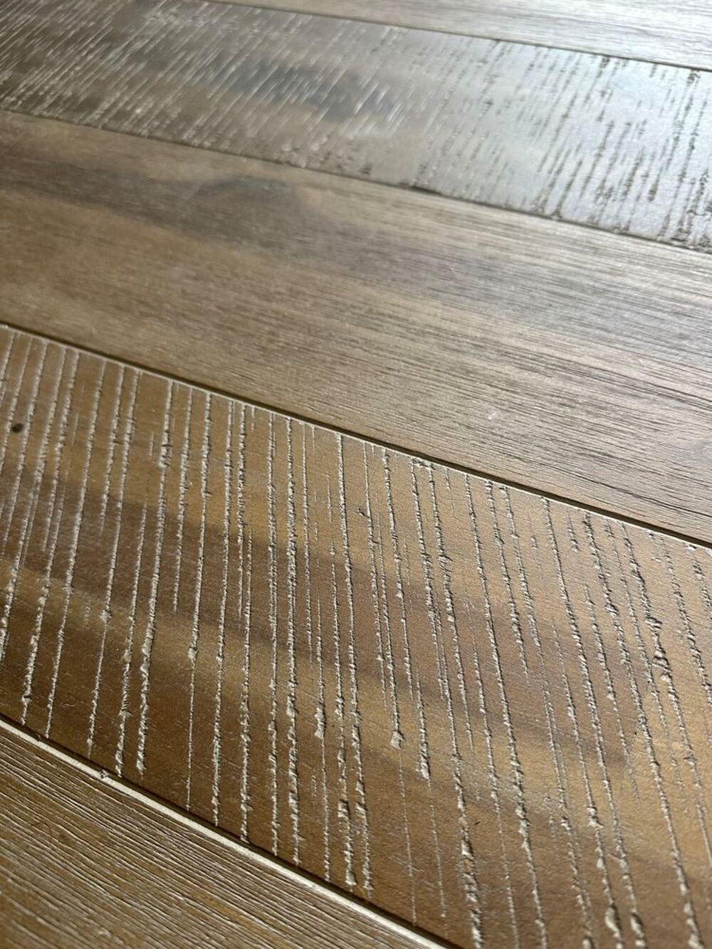 Table en bois r&eacute;cente+enfilade Meubles