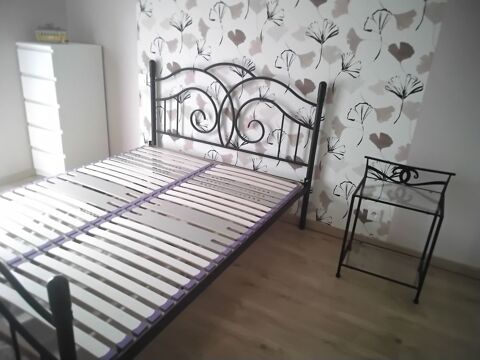 Ensemble lit 140x190 et table de nuit Thouar�-sur-Loire (44)