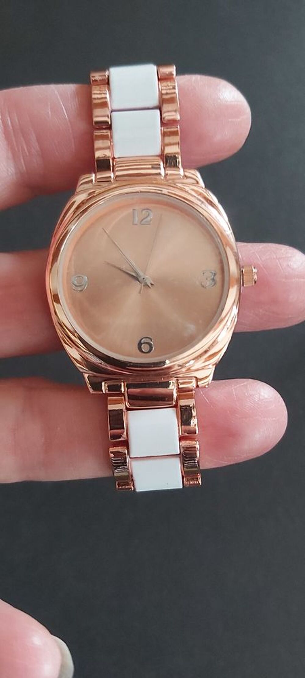 Montre femle neuve avec pile Bijoux et montres
