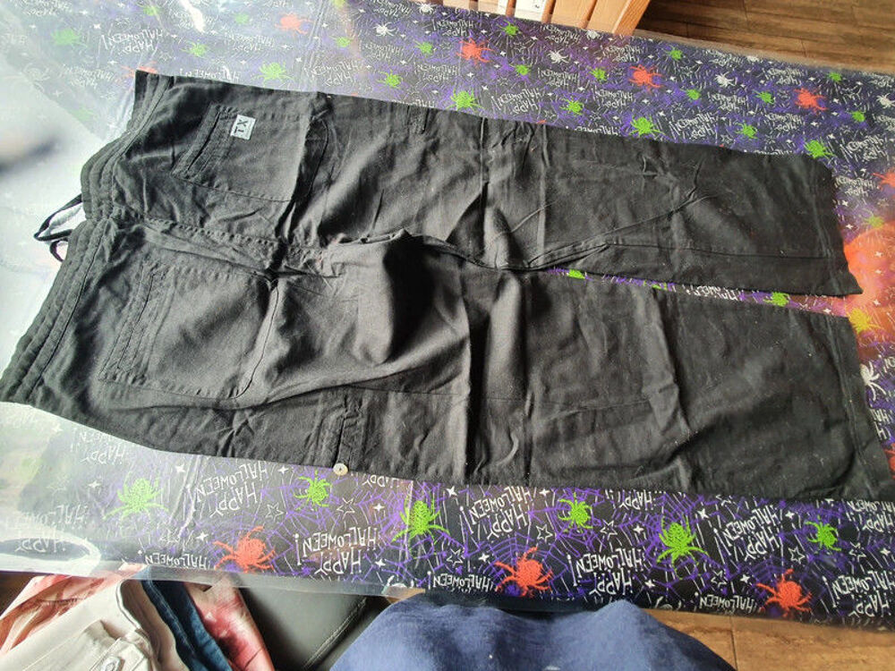 Pantalon noir - type lin - 42 
Vêtements