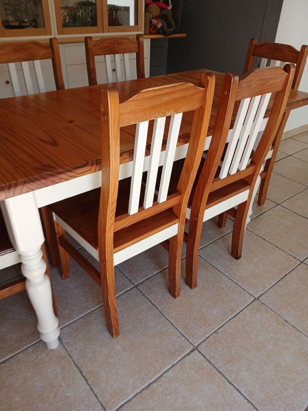 TABLE A MANGER AVEC CHAISES EN BOIS PIN Meubles