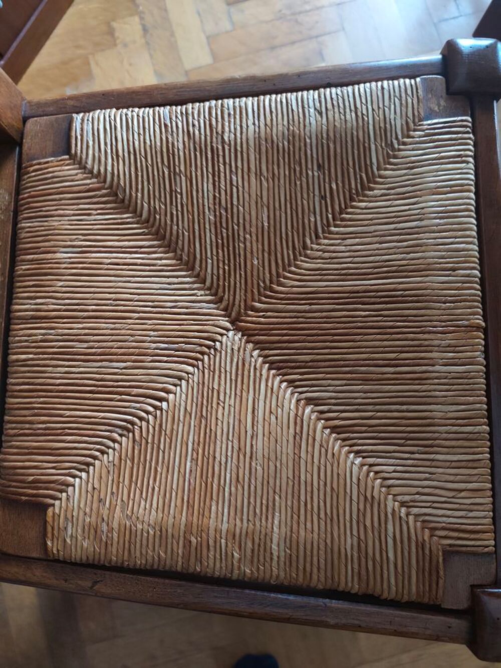 Salle &agrave; manger table rond en ch&ecirc;ne massif Meubles