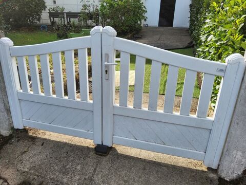 Portail blanc en PVC Mazamet (81)