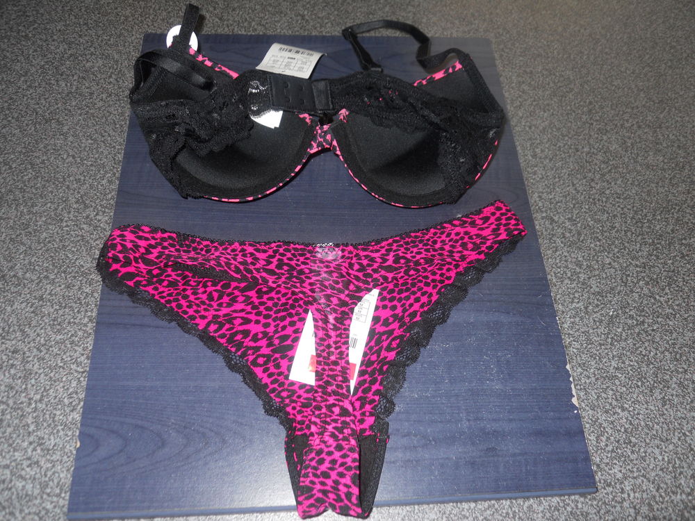 ensemble string soutien gorge neuf Vêtements