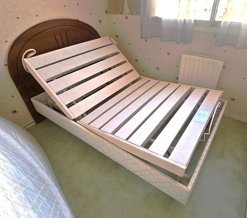 Lit Treca articul&eacute; 120 * 190, 'sommier + matelas). Meubles