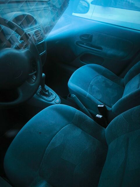 Renault clio 2 1.4 essence bo&icirc;te automatique