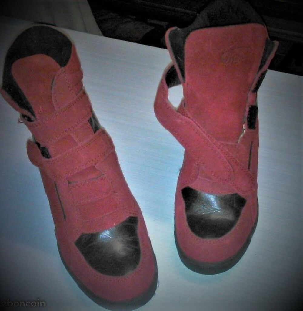 Boots rouges et noires Chaussures