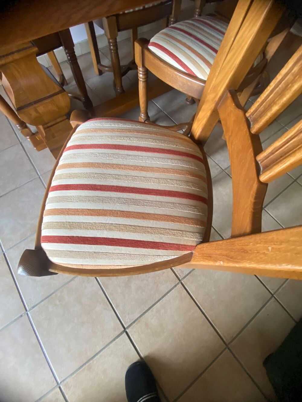 TABLE MONASTERE EN CHENE MASSIF CHEVILLEE + 6 CHAISES Meubles