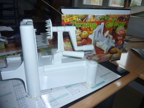 COUPE  LEGUMES SPIRALE 0 Colombier-Fontaine (25)