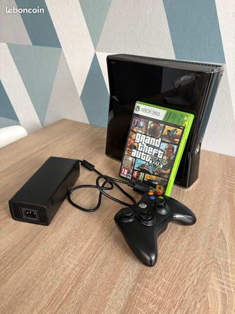 Xbox 360 en tbe avec 1 manette et jeu gta 5 Toulouse (31)