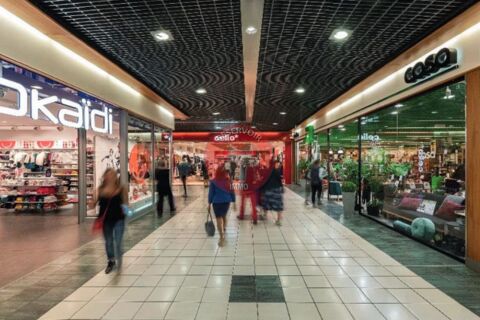 LOCATION CELLULE COMMERCIALE (120 M&sup2;) � ZONE CARREFOU... 2000 21200 Beaune