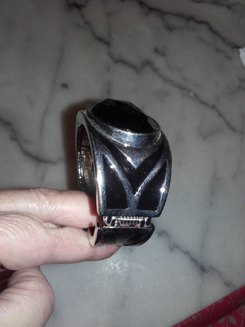 manchette en m&eacute;tal argent&eacute; Bijoux et montres