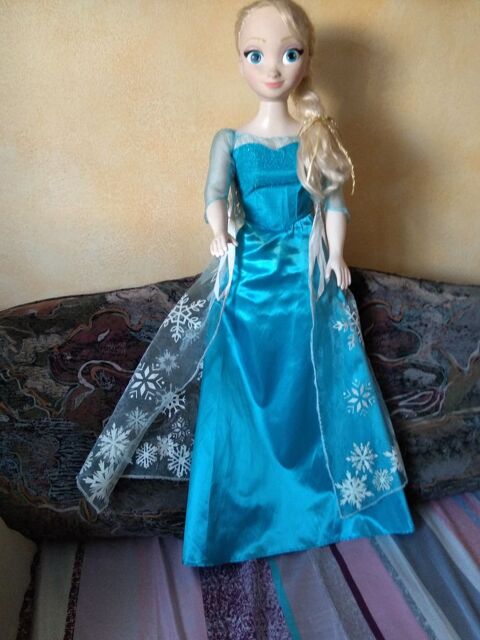 POUPOEE REINE DES NEIGE Althen-des-Paluds (84)
