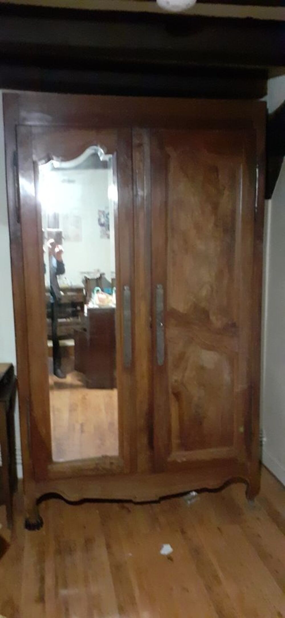 Armoire Noyer avec &eacute;tag&egrave;res et tiroir Meubles