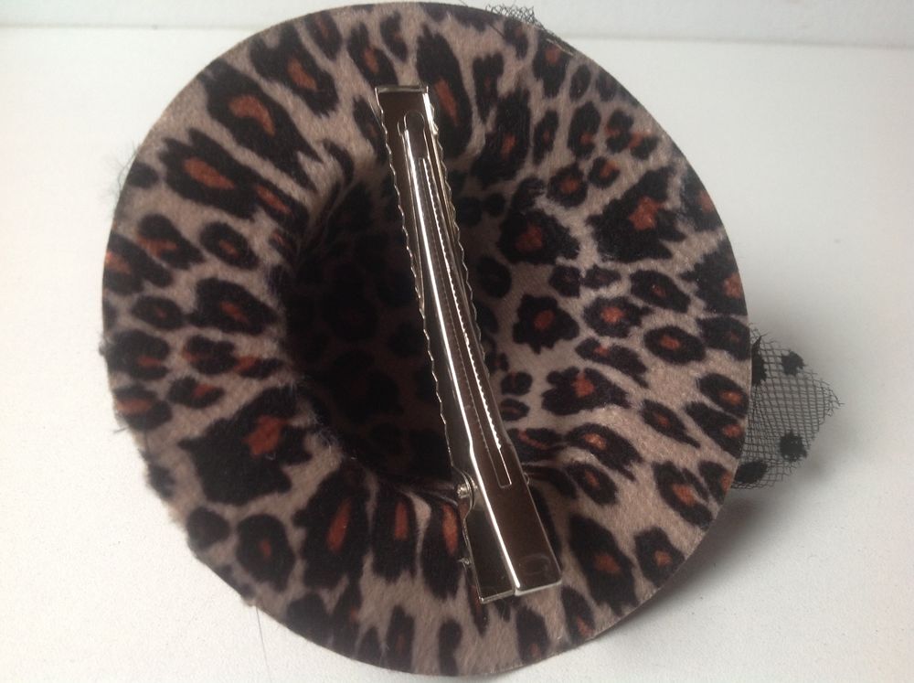 SERRE-T&Ecirc;TE MINI CHAPEAU R&Eacute;TRO PIERRE DOR&Eacute;E TAILL&Eacute;E Envoi Pos Vêtements