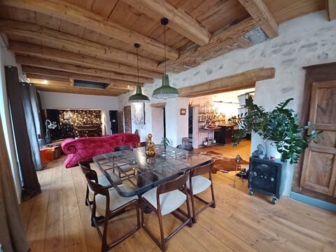   SAINT REMY DE MAURIENNE Rare ! Beaucoup de charme et de cachet pour cette maison spacieuse et atypique de 157 m2 bnficiant de possibilits d'agrandissement d'environ 120 m2 Maison - 7 pice(s) - 157 m