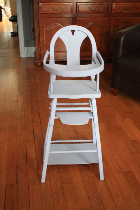 chaise avec poupée 20 Le Havre (76)
