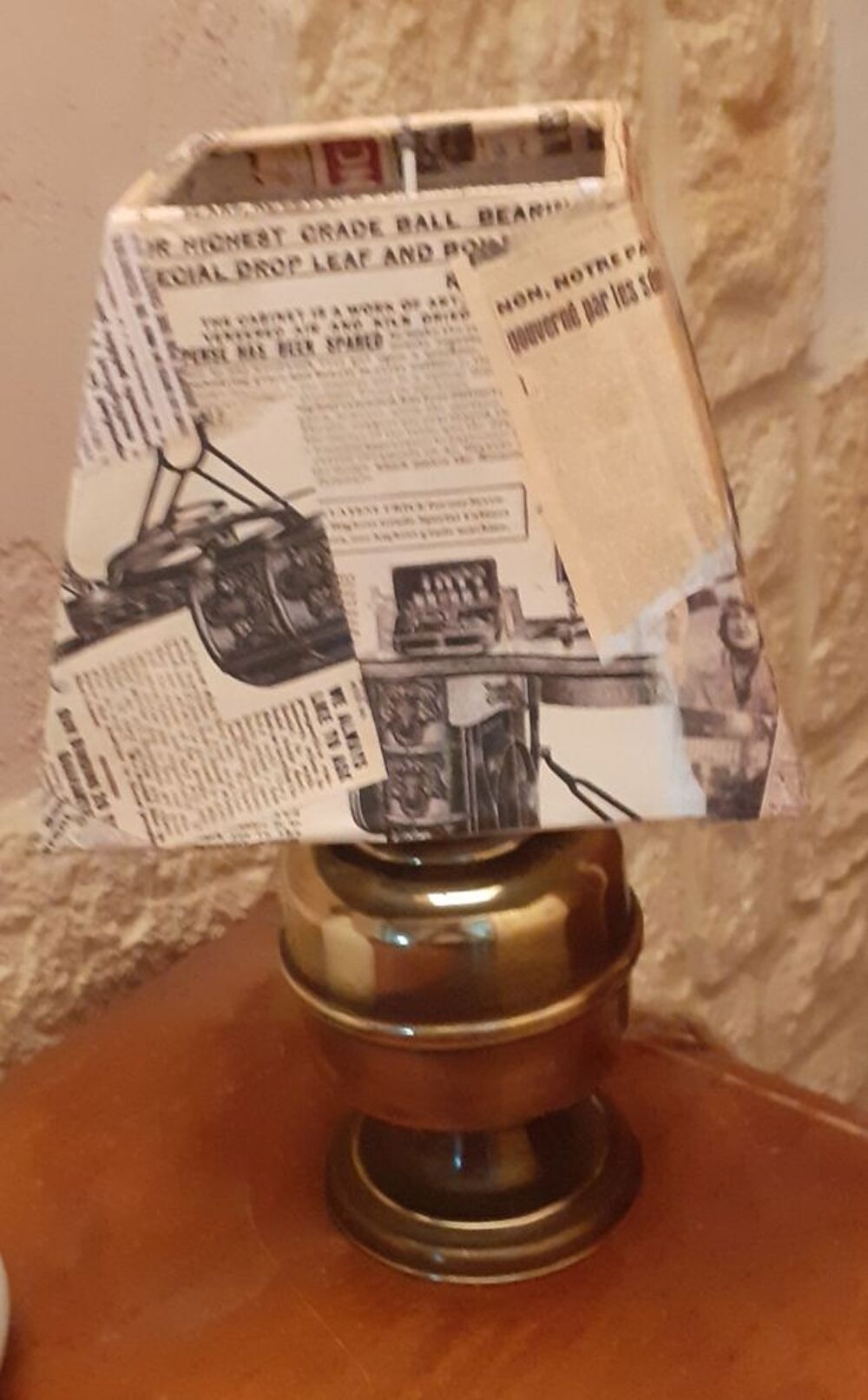 Lampe vintage laiton ? Abat-jour style journal ? Ambiance r Décoration