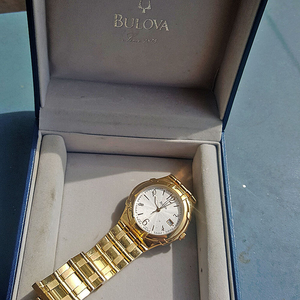 Montre plaqu&eacute; or marque Bulova avec certificat origine 
Bijoux et montres