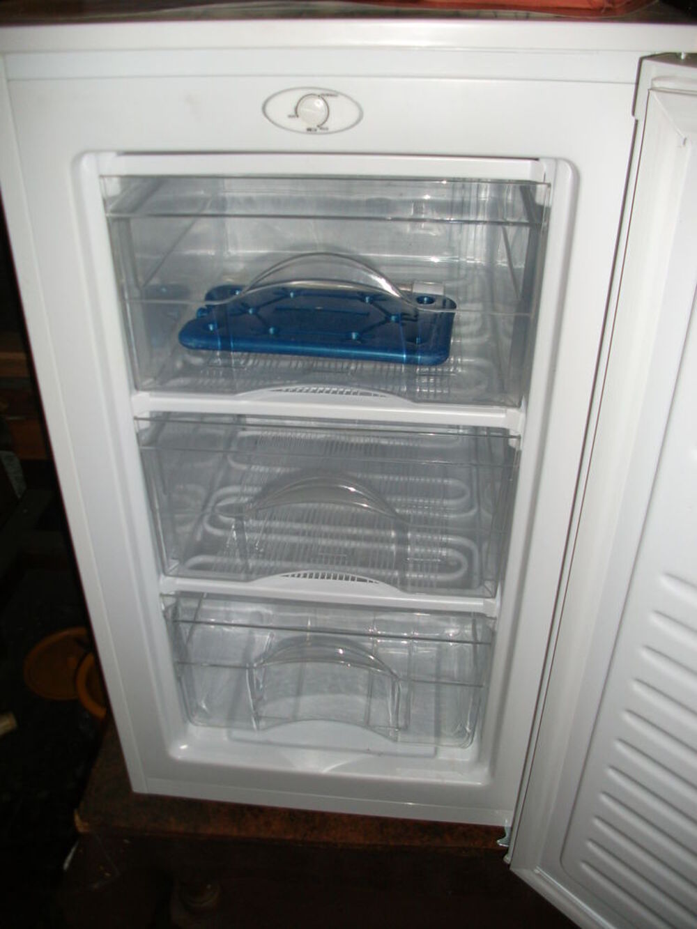 cong&eacute;lateur table top tr&egrave;s peut servi Electrom�nager