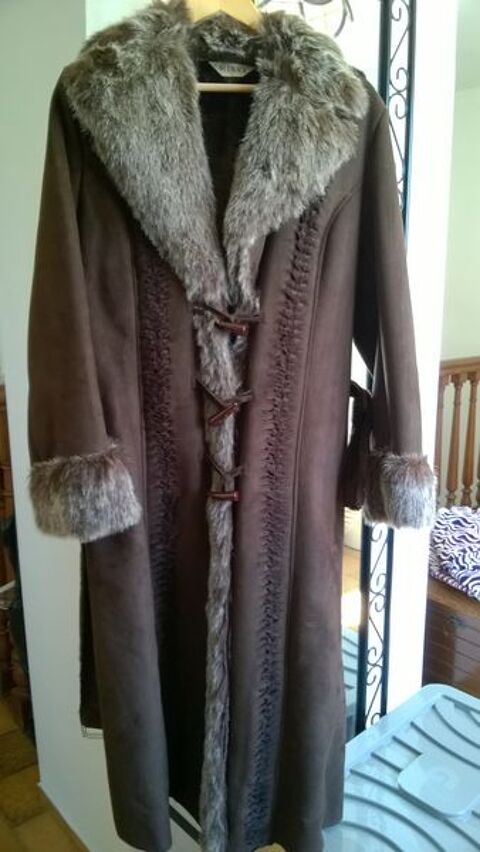 MANTEAU LONG SUEDINE 20 Saint-Maximin-la-Sainte-Baume (83)