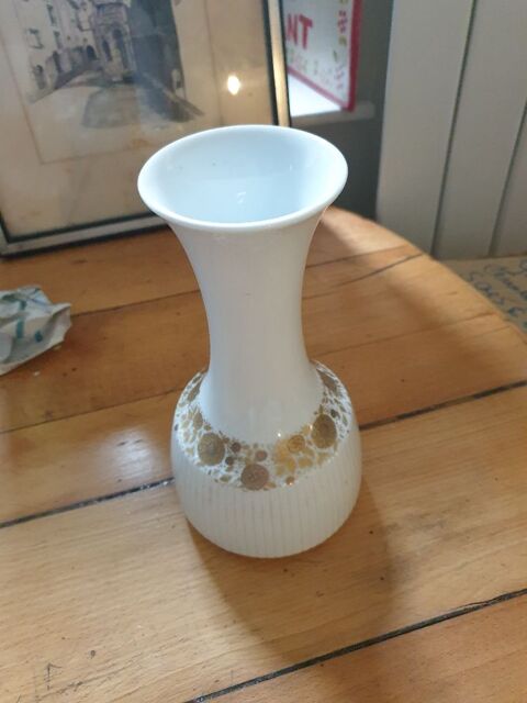Vase blanc avec collerette dore, de bonne qualit, vintage 12 Mouxy (73)