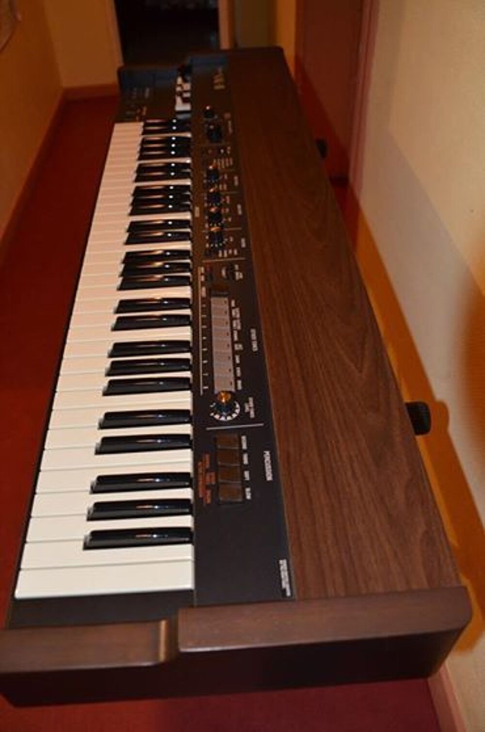 Orgue Roland VK-8 (&eacute;tat neuf) ou &eacute;change VK-7 impec Instruments de musique