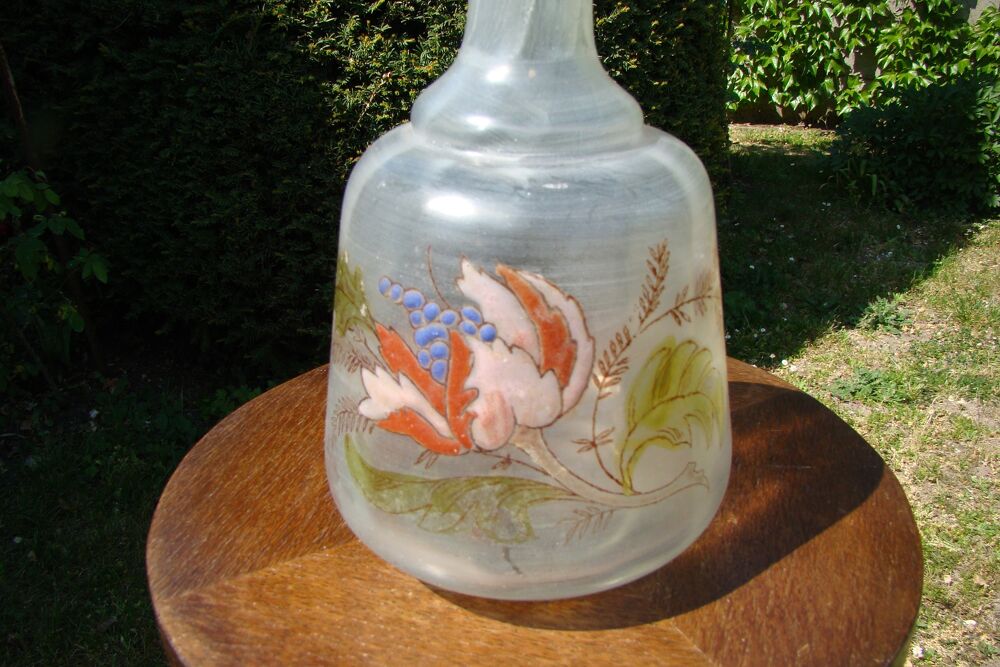 Ancienne carafe en verre souffl&eacute; &eacute;maill&eacute; - Epoque 1900 Décoration