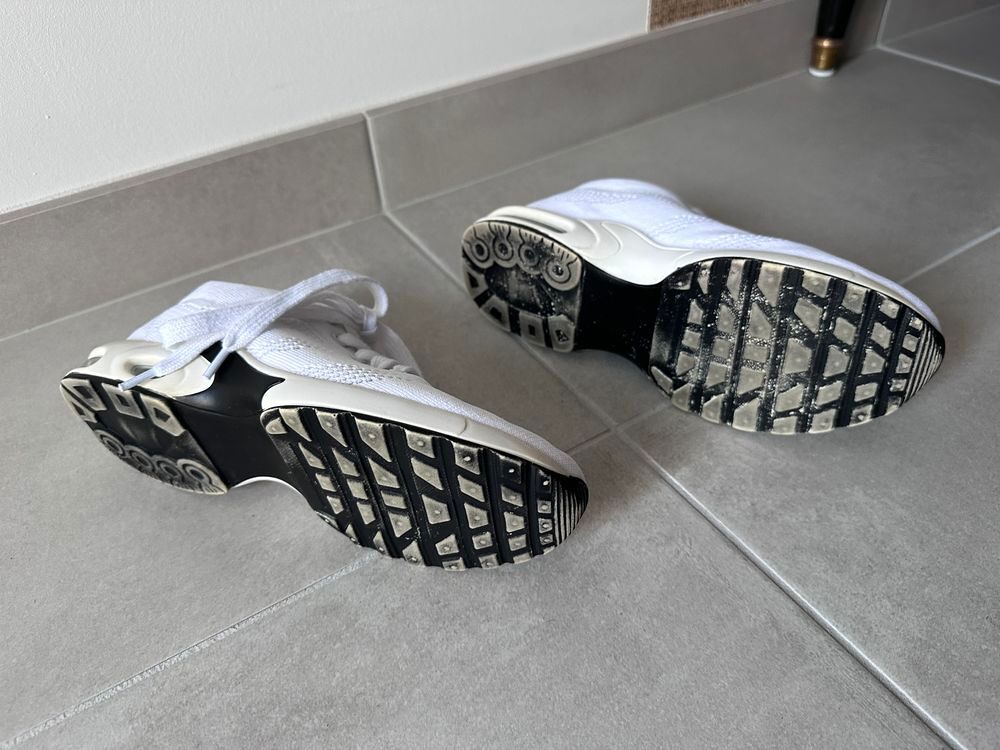 Paire de Baskets blanche femme pointure 39 Chaussures