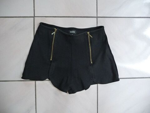 Short noir BERSHKA taille 38 12 Celles-sur-Belle (79)