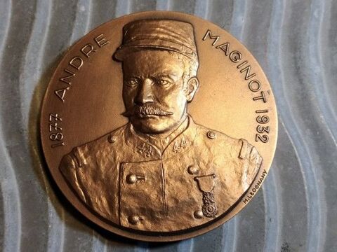 M�daille Bronze Andr� Maginot 1877-1932 Leognany 49 Loches (37)