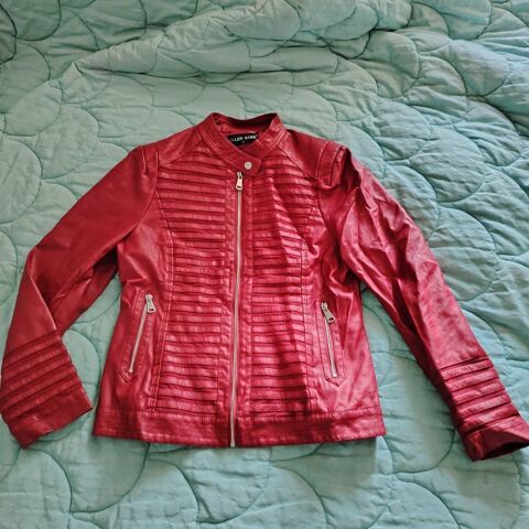 Blouson neuf matière polyester 20 Revest-les-Roches (06)