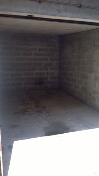  Parking / Garage � louer 12 m� Bordeaux