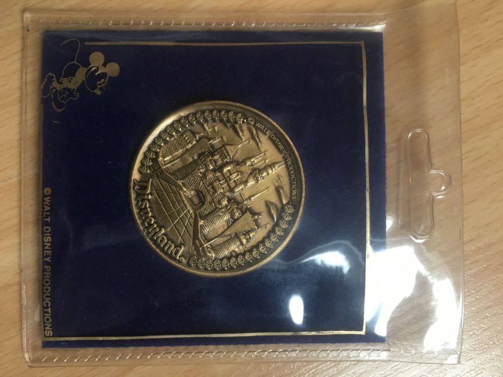 m&eacute;daille Disney : 2 pi&egrave;ces, 2 couleurs 