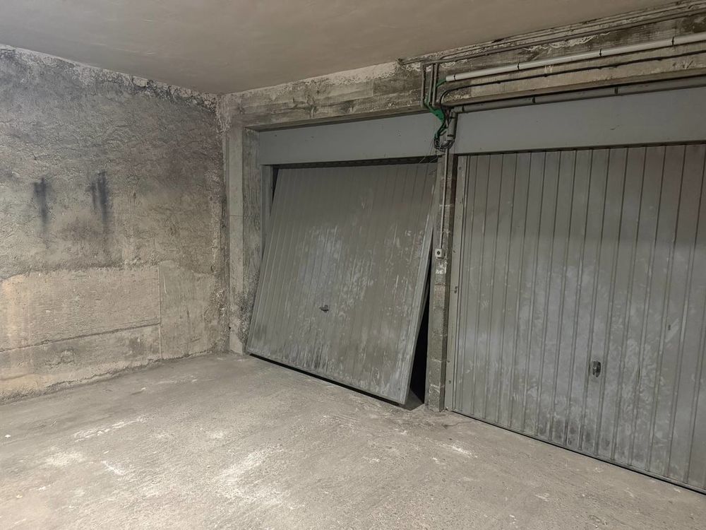 Location Parking/Garage Garage box fermé ~13 m², moto ou stockage, centre-ville La roche-sur-yon