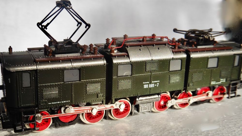 trois motrices &eacute;lectriques N Roco et Neuf wagons Jeux / jouets