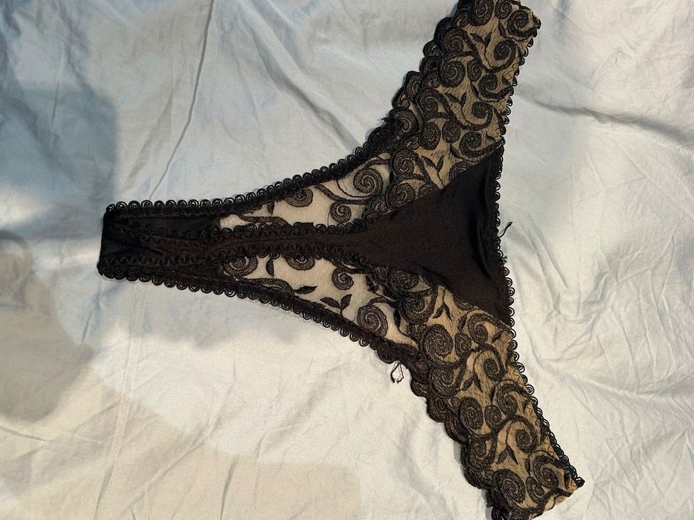 Srting tout en belle dentelle taille L (42. )
Lycra coton Vêtements