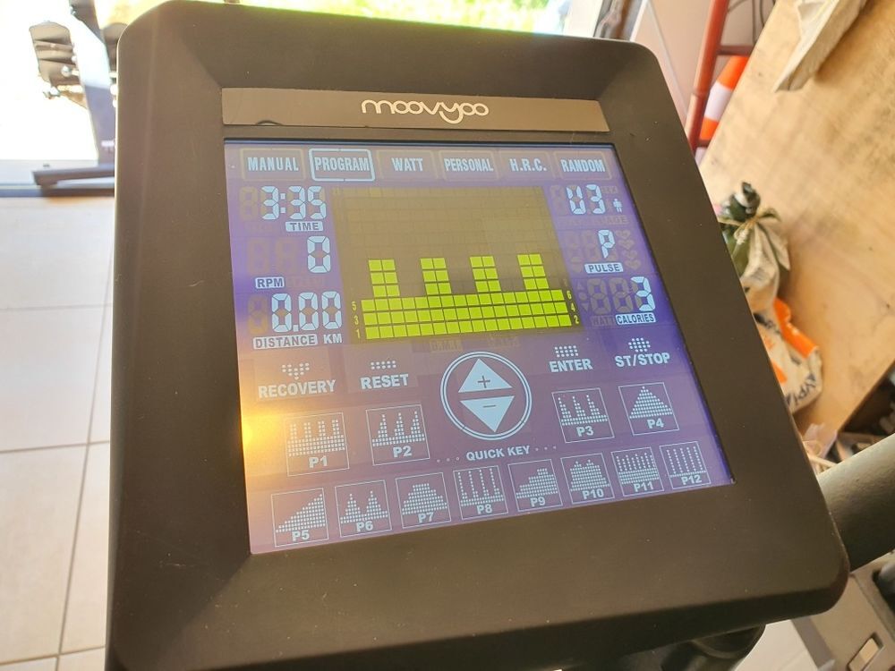appareil de cardio elliptique marqu&eacute; Moovyoo Sports