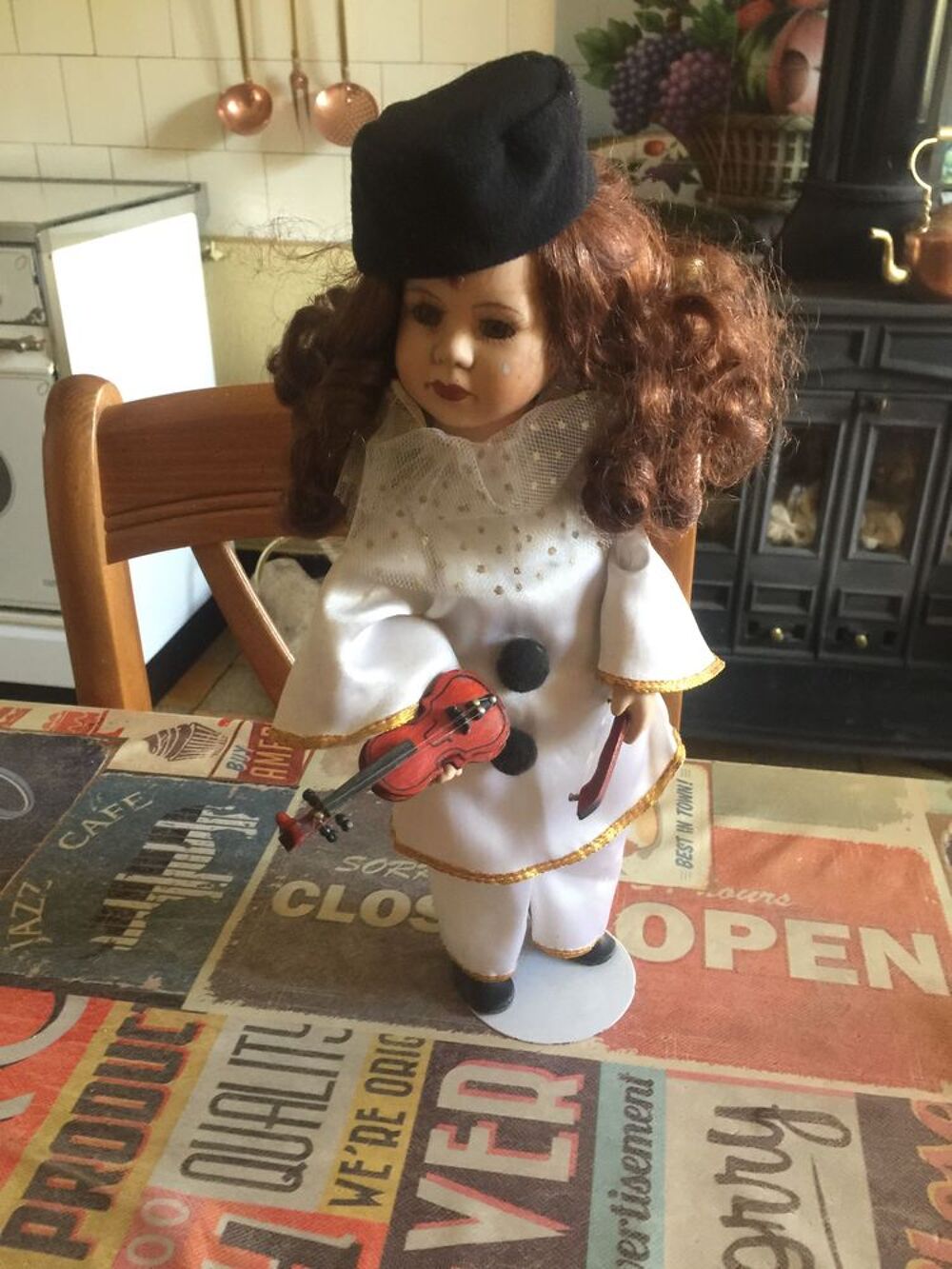 UNE POUP&agrave;‰E MUSICALE 35 cm hauteur 