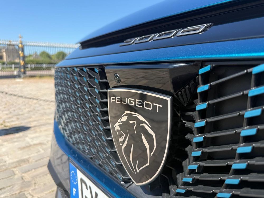 3008 PEUGEOT III 1.2 HYBRID 136 ALLURE E-DCS6 2024 occasion 75015 Paris
