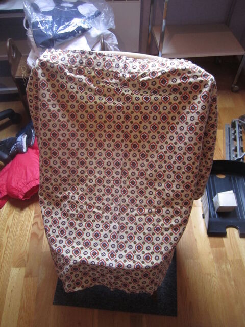 rideau sur fond cr�me avec des losanges
0 M�rignies (59)