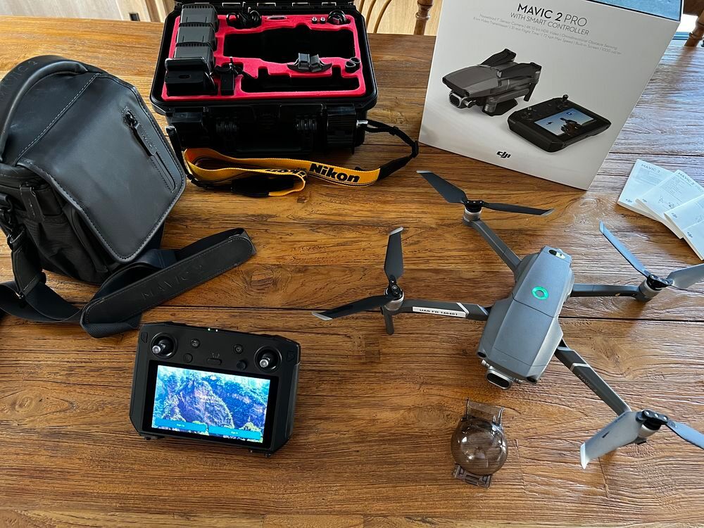 Drone DJI Mavic 2 Pro Fly More Combo avec Smart Controller Jeux / jouets