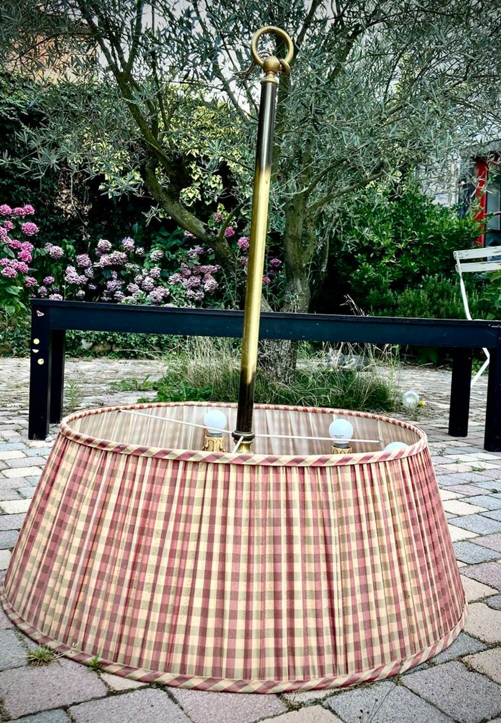 Magnifique suspension en m&eacute;tal dor&eacute;, 6 ampoules
Décoration