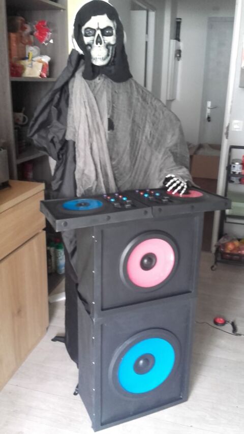 DJ Deadbeat Squelette Avec Table De Mixage Halloween Animatr 200 Billère (64)