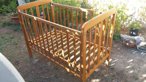 lit b�b� en pin massif 35 Ensu�s-la-Redonne (13)