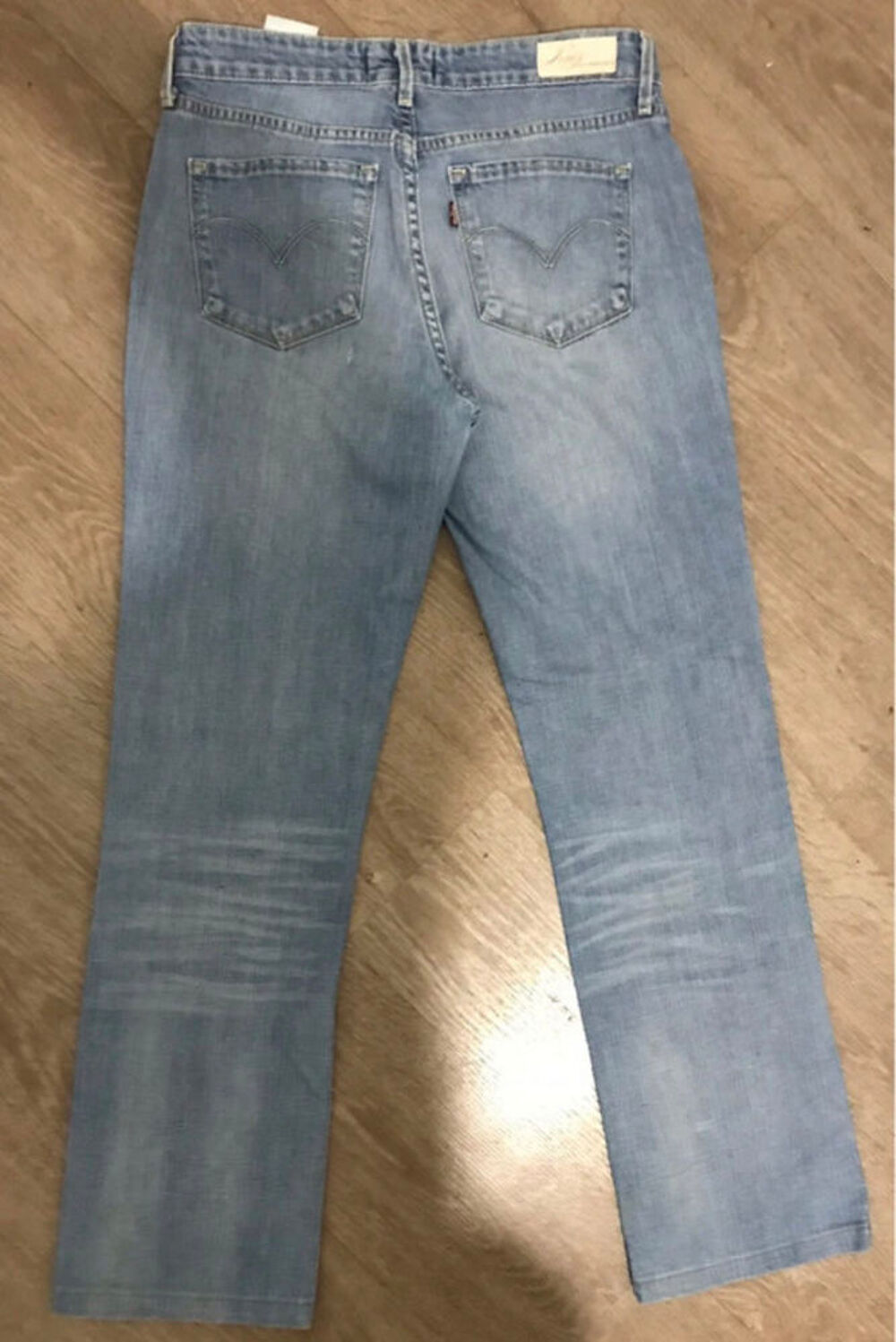 jeans L&eacute;vis bleue d&eacute;lav&eacute;s taille 39 Vtements